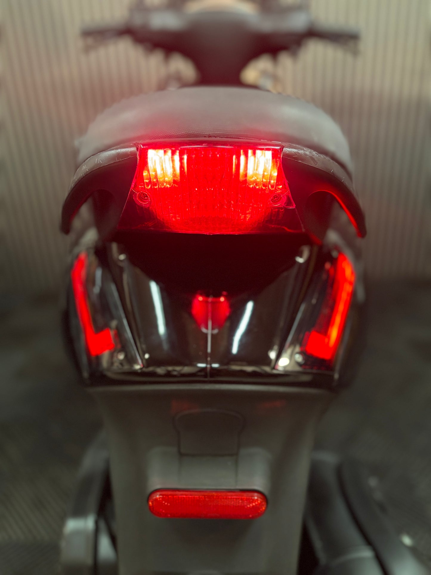 PIAGGIO ZIP BROM 2015 4T 2V FULL OPTION GLANS ZWART