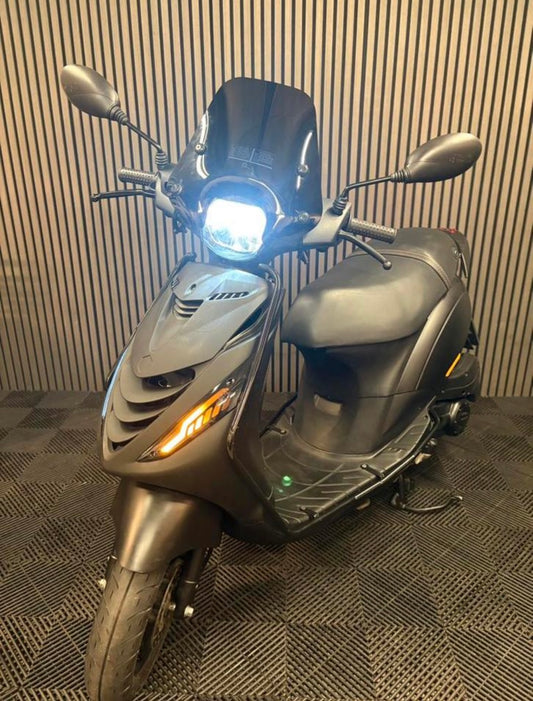 PIAGGIO ZIP 4T 3V BROM 2022 FULL OPTION MAT ZWART