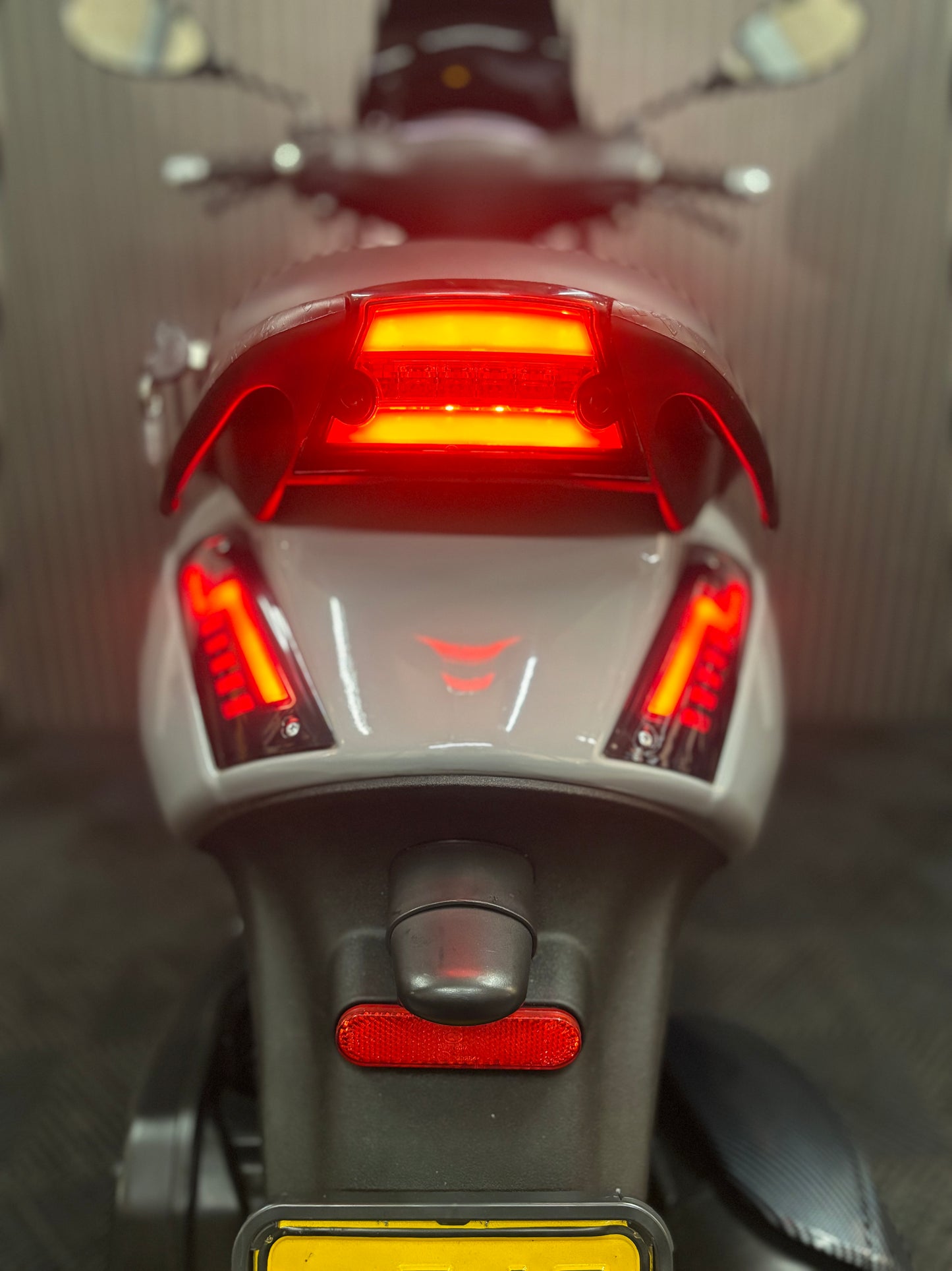 PIAGGIO ZIP BROM 2022 1e eigenaar FULL OPTION NARDO GREY