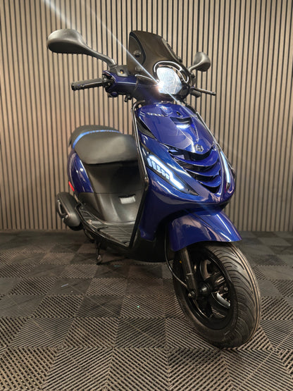 PIAGGIO ZIP 4T 3V BROM 2020 FULL OPTION BMW BLAUW