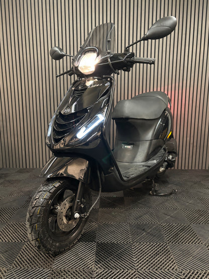 PIAGGIO ZIP 4T 3V BROM 2022 1 EIGENAAR FULL OPTION MAT ZWART
