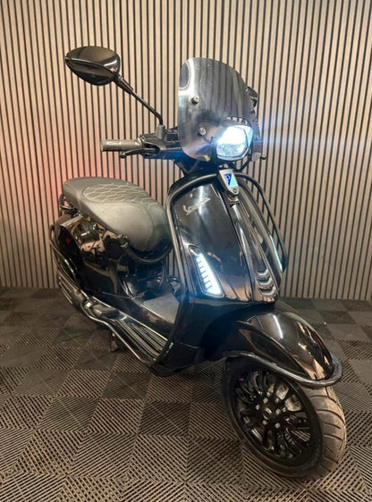VESPA SPRINT 2022 BROM 4T 3V FULL OPTION GLANS ZWART BOMVOL