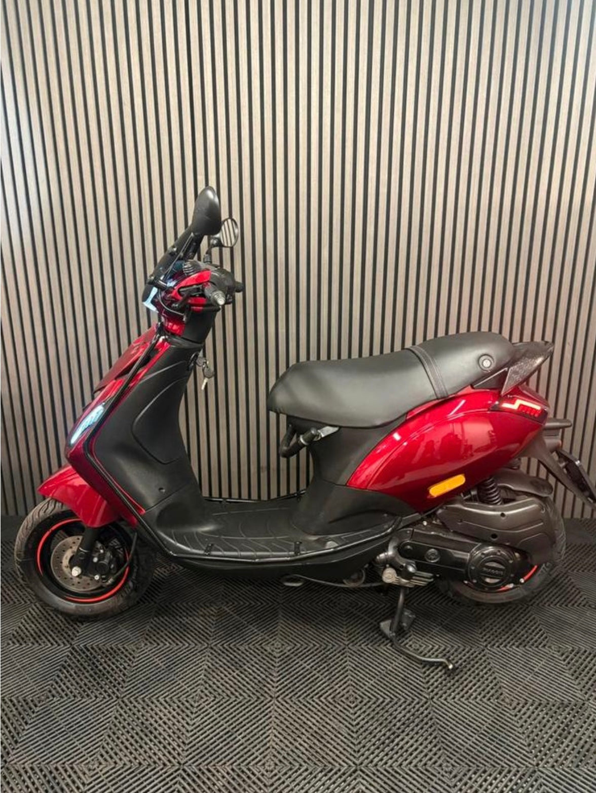 PIAGGIO ZIP 4T 3V BROM 2021 FULL OPTION CANDY RED