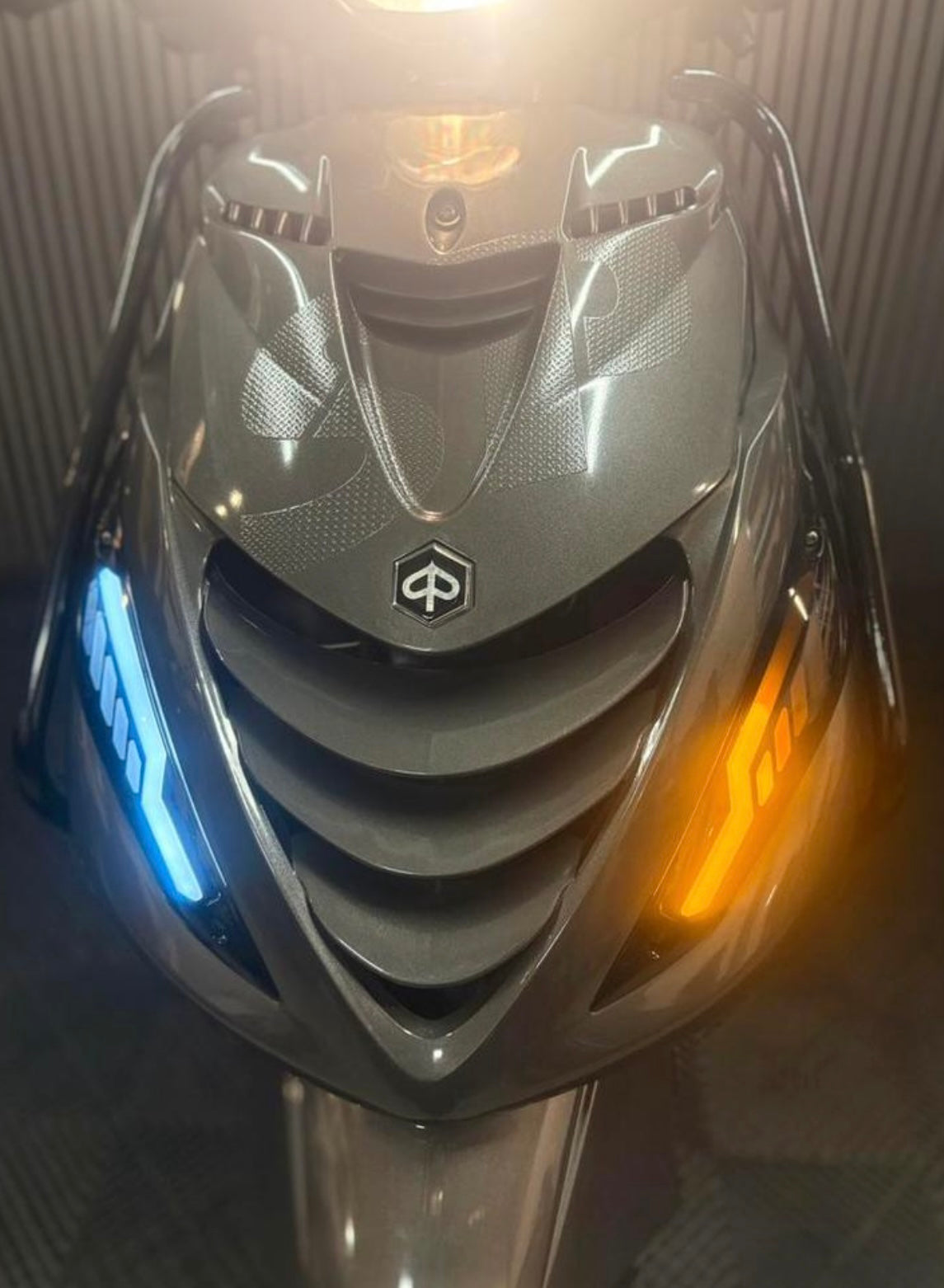 PIAGGIO ZIP 4T 3V BROM 2020 GRIJS FULL OPTION PORSCHE AGAAT