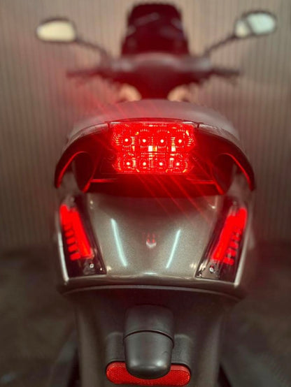 PIAGGIO ZIP 4T 3V BROM 2020 GRIJS FULL OPTION PORSCHE AGAAT