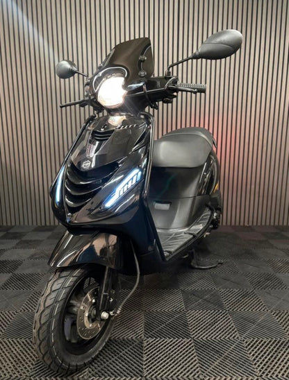 PIAGGIO ZIP 2021 4T 3V 1e eigenaar FULL OPTION GLANS ZWART