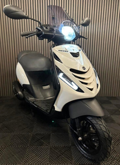 PIAGGIO ZIP 2020 4T 3V FULL OPTION GLANS WIT