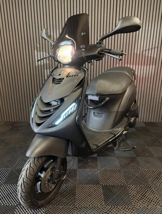 PIAGGIO ZIP 4T 3V 2021 BROM FULL OPTION MAT ZWART