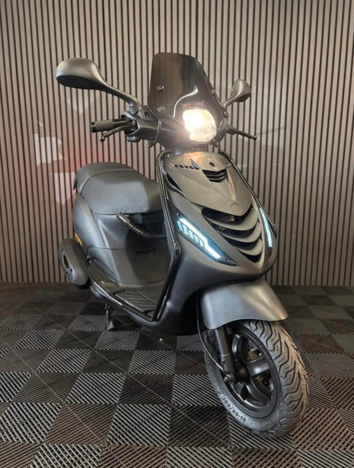 PIAGGIO ZIP 4T 3V 2021 BROM FULL OPTION MAT ZWART