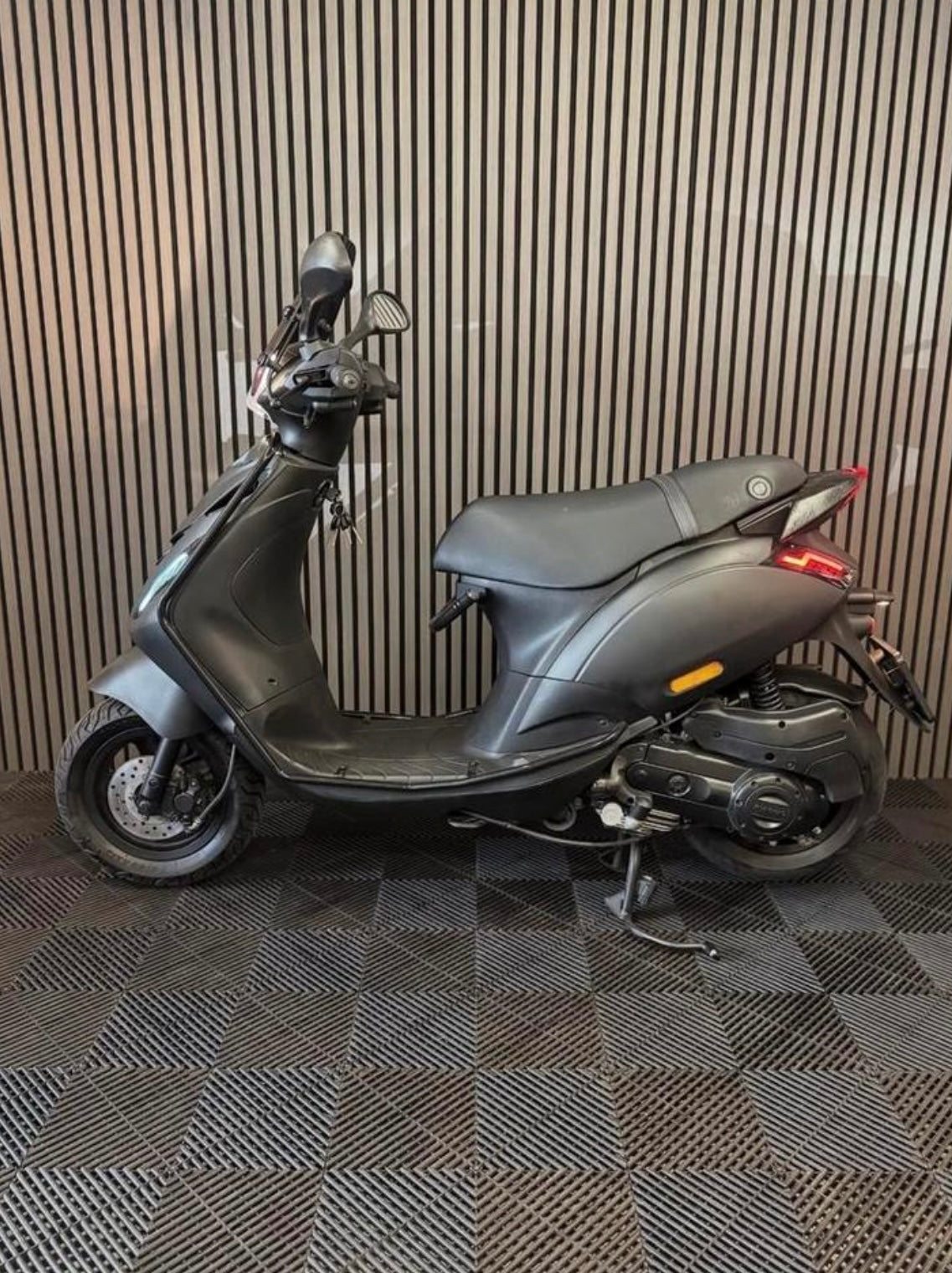 PIAGGIO ZIP 4T 3V 2021 BROM FULL OPTION MAT ZWART