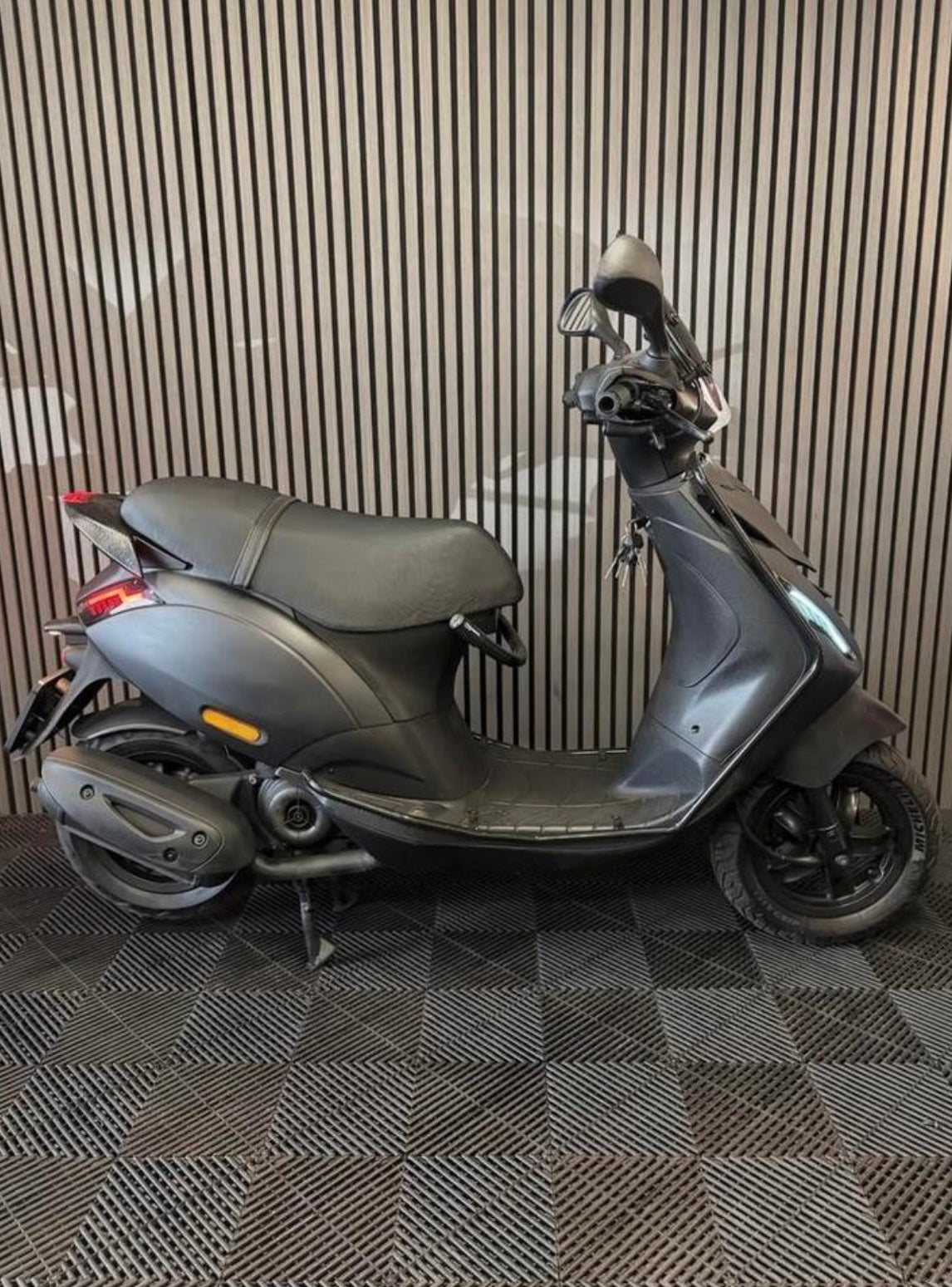 PIAGGIO ZIP 4T 3V 2021 BROM FULL OPTION MAT ZWART