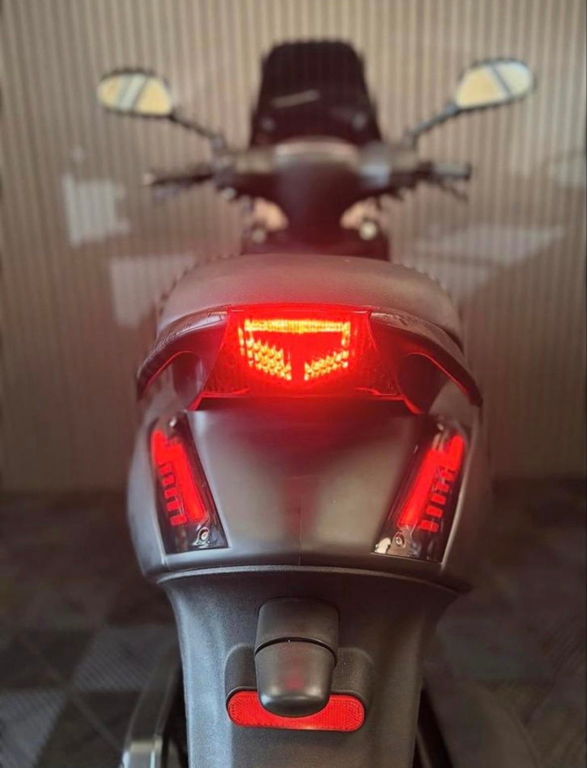 PIAGGIO ZIP 4T 3V 2021 BROM FULL OPTION MAT ZWART