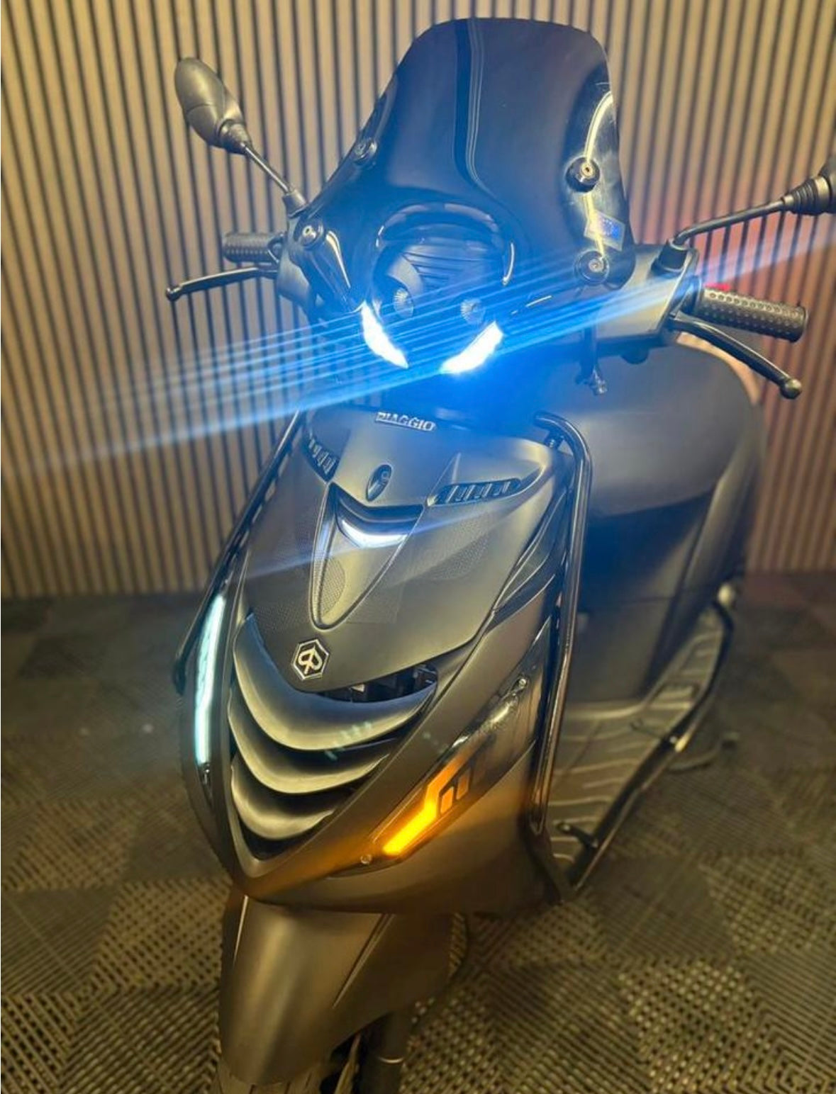 PIAGGIO ZIP 4T 3V BROM 2022 1 EIGENAAR FULL OPTION MAT ZWART