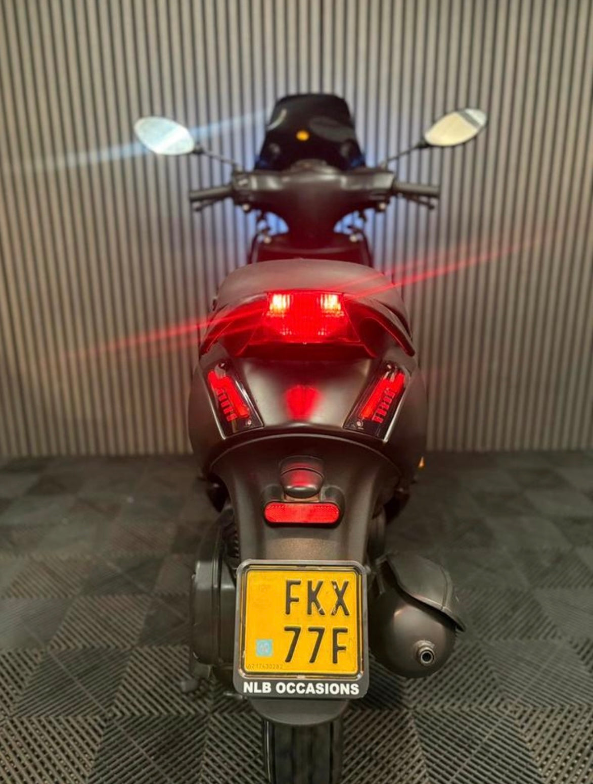 PIAGGIO ZIP 4T 3V BROM 2022 1 EIGENAAR FULL OPTION MAT ZWART