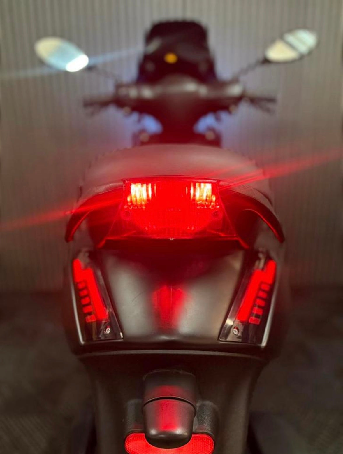 PIAGGIO ZIP 4T 3V BROM 2022 1 EIGENAAR FULL OPTION MAT ZWART