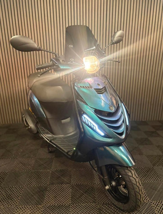 PIAGGIO ZIP 4T 3V BROM 2022 1 EIGENAAR FULL OPTION CAMELEON