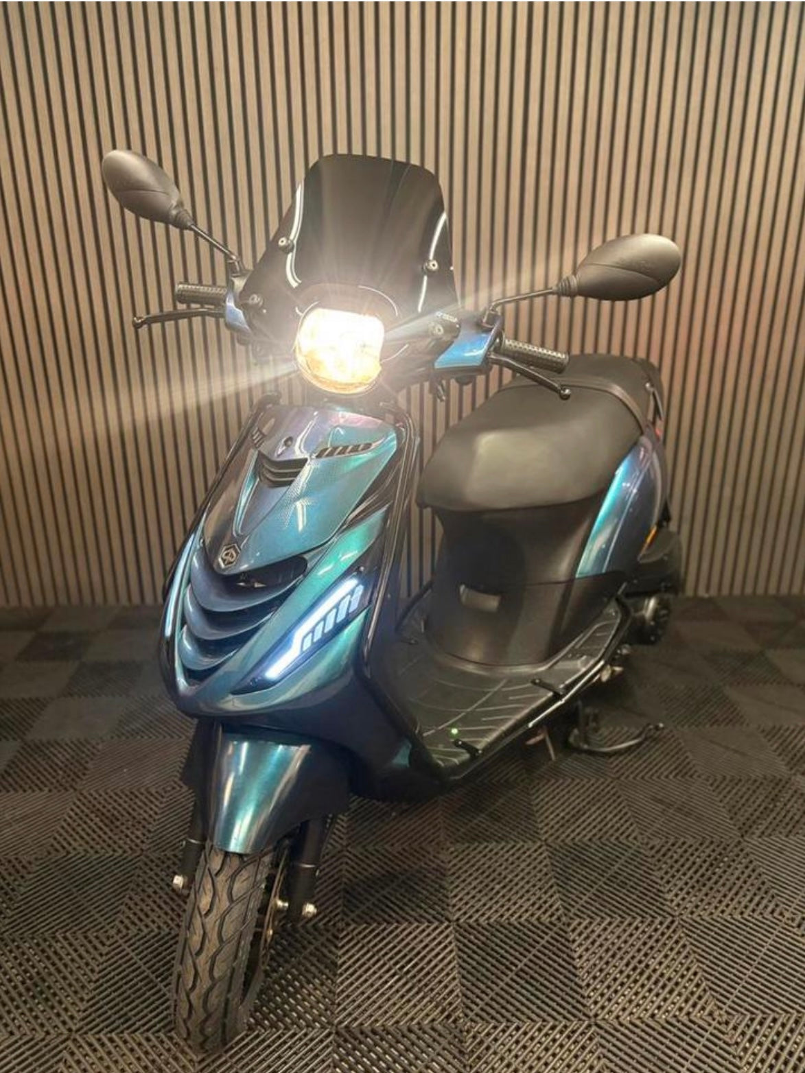 PIAGGIO ZIP 4T 3V BROM 2022 1 EIGENAAR FULL OPTION CAMELEON