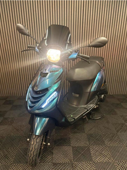 PIAGGIO ZIP 4T 3V BROM 2022 1 EIGENAAR FULL OPTION CAMELEON