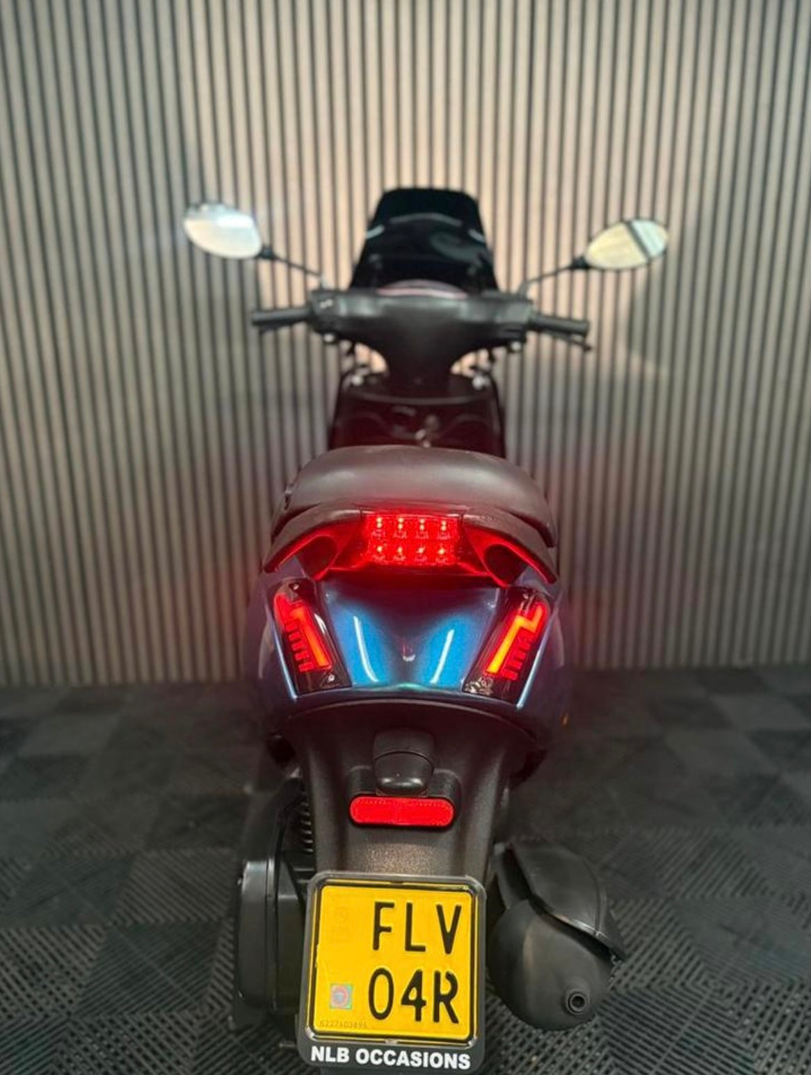 PIAGGIO ZIP 4T 3V BROM 2022 1 EIGENAAR FULL OPTION CAMELEON