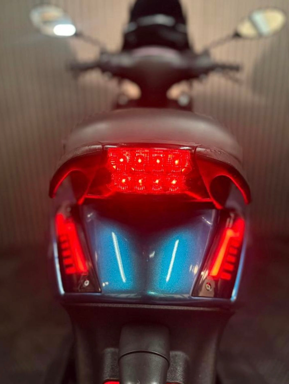 PIAGGIO ZIP 4T 3V BROM 2022 1 EIGENAAR FULL OPTION CAMELEON