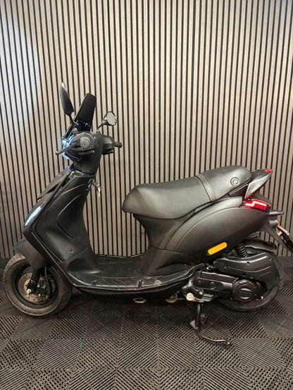 PIAGGIO ZIP 4T 3V BROM 2022 FULL OPTION MAT ZWART