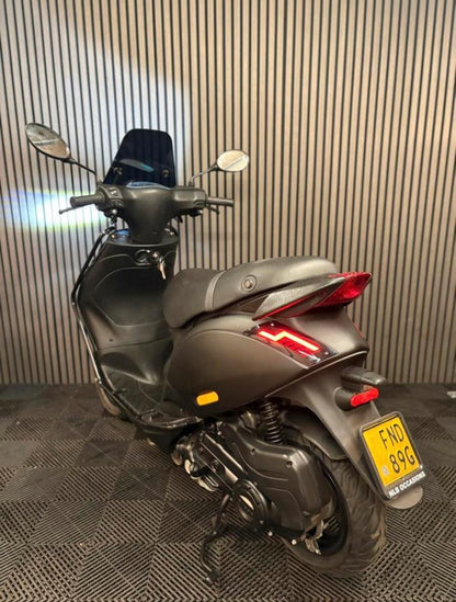 PIAGGIO ZIP 4T 3V BROM 2022 FULL OPTION MAT ZWART