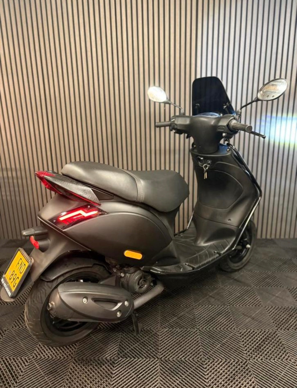 PIAGGIO ZIP 4T 3V BROM 2022 FULL OPTION MAT ZWART