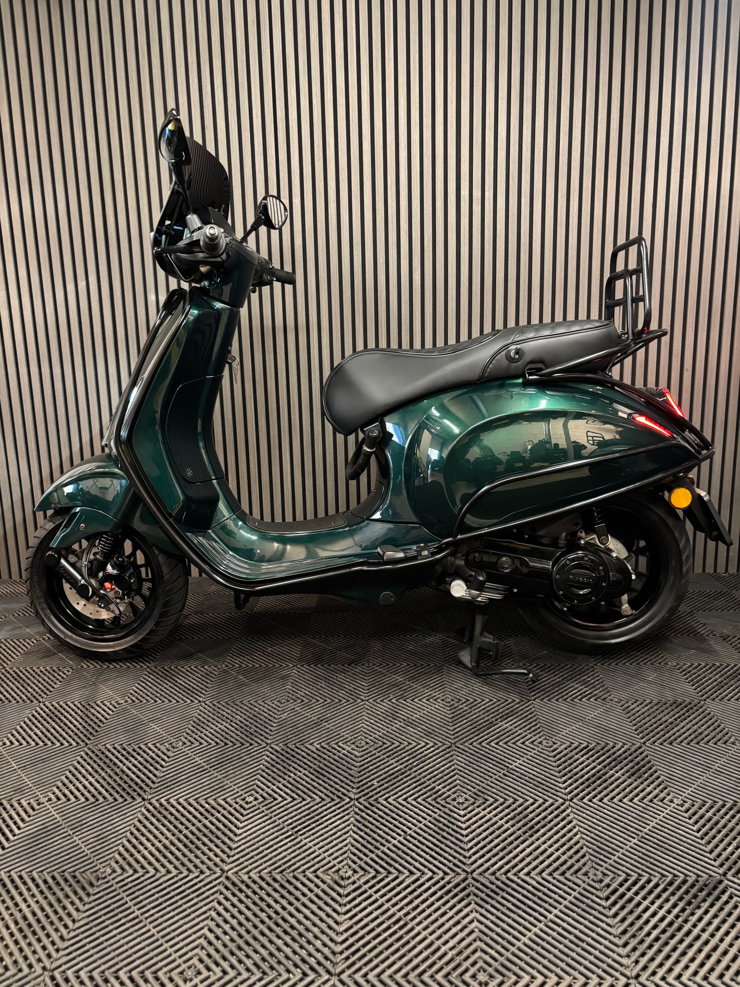 VESPA SPRINT BROM 2021 3V 4T FULL OPTION VERDE GROEN