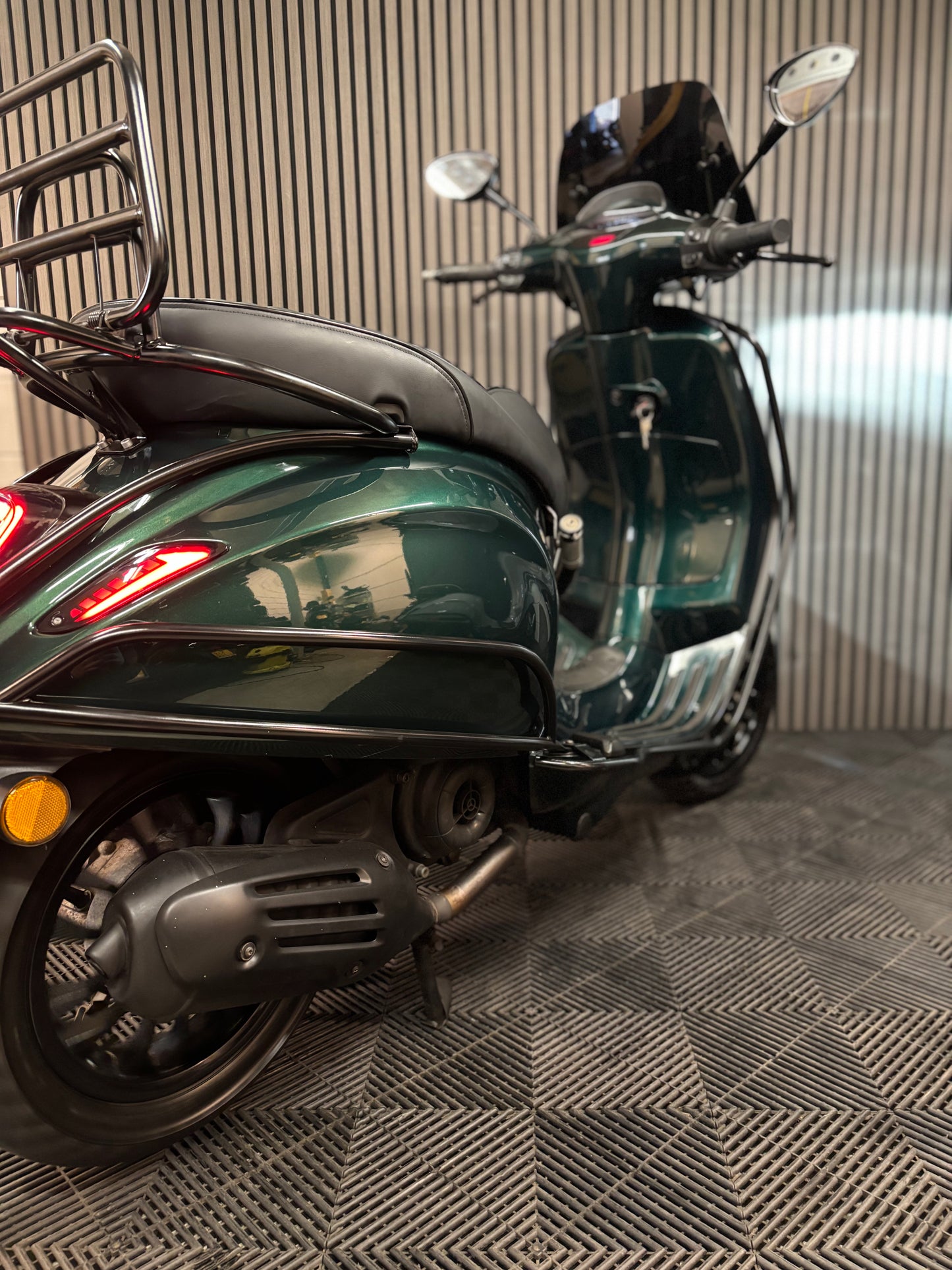 VESPA SPRINT BROM 2021 3V 4T FULL OPTION VERDE GROEN