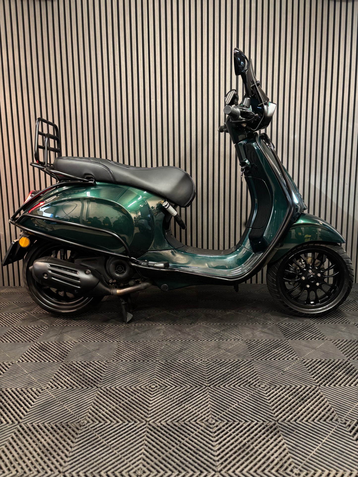 VESPA SPRINT BROM 2021 3V 4T FULL OPTION VERDE GROEN