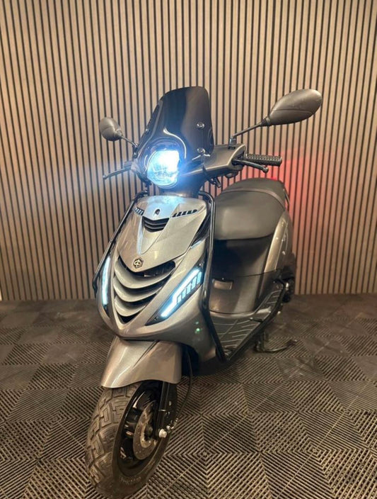 PIAGGIO ZIP 4T 3V BROM 2021 FULL OPTION PORSCHE AGAAT GRIJS