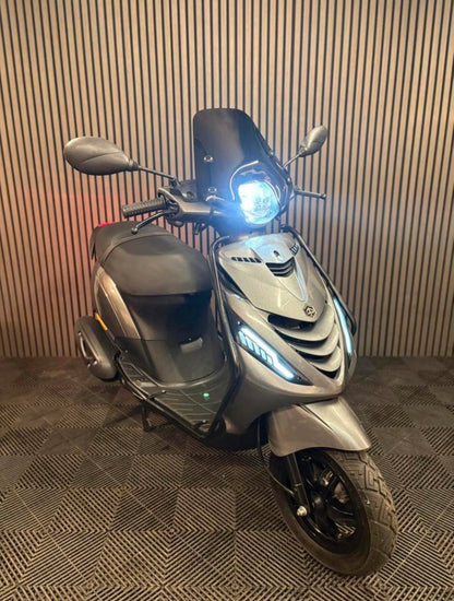 PIAGGIO ZIP 4T 3V BROM 2021 FULL OPTION PORSCHE AGAAT GRIJS
