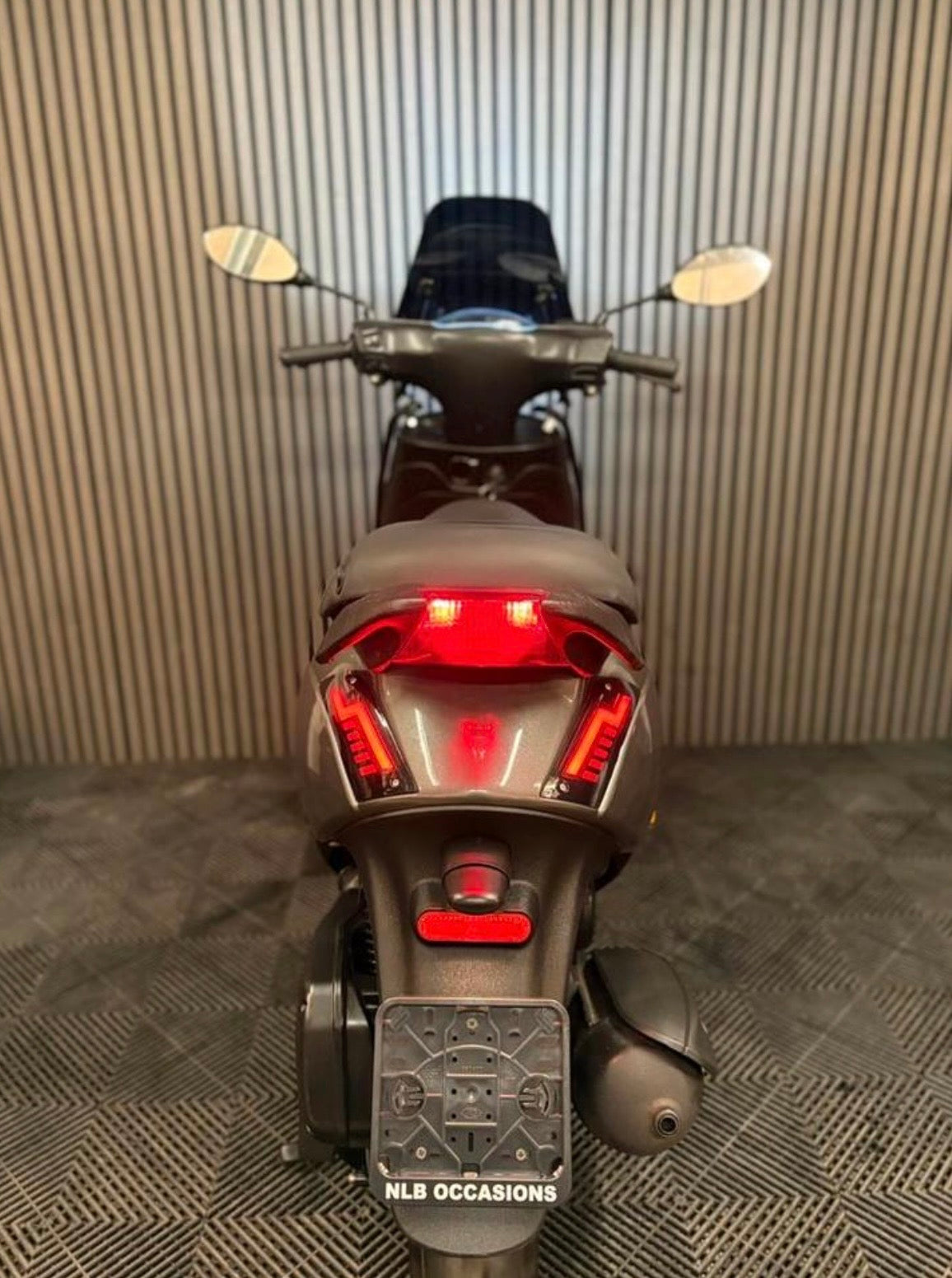 PIAGGIO ZIP 4T 3V BROM 2021 FULL OPTION PORSCHE AGAAT GRIJS