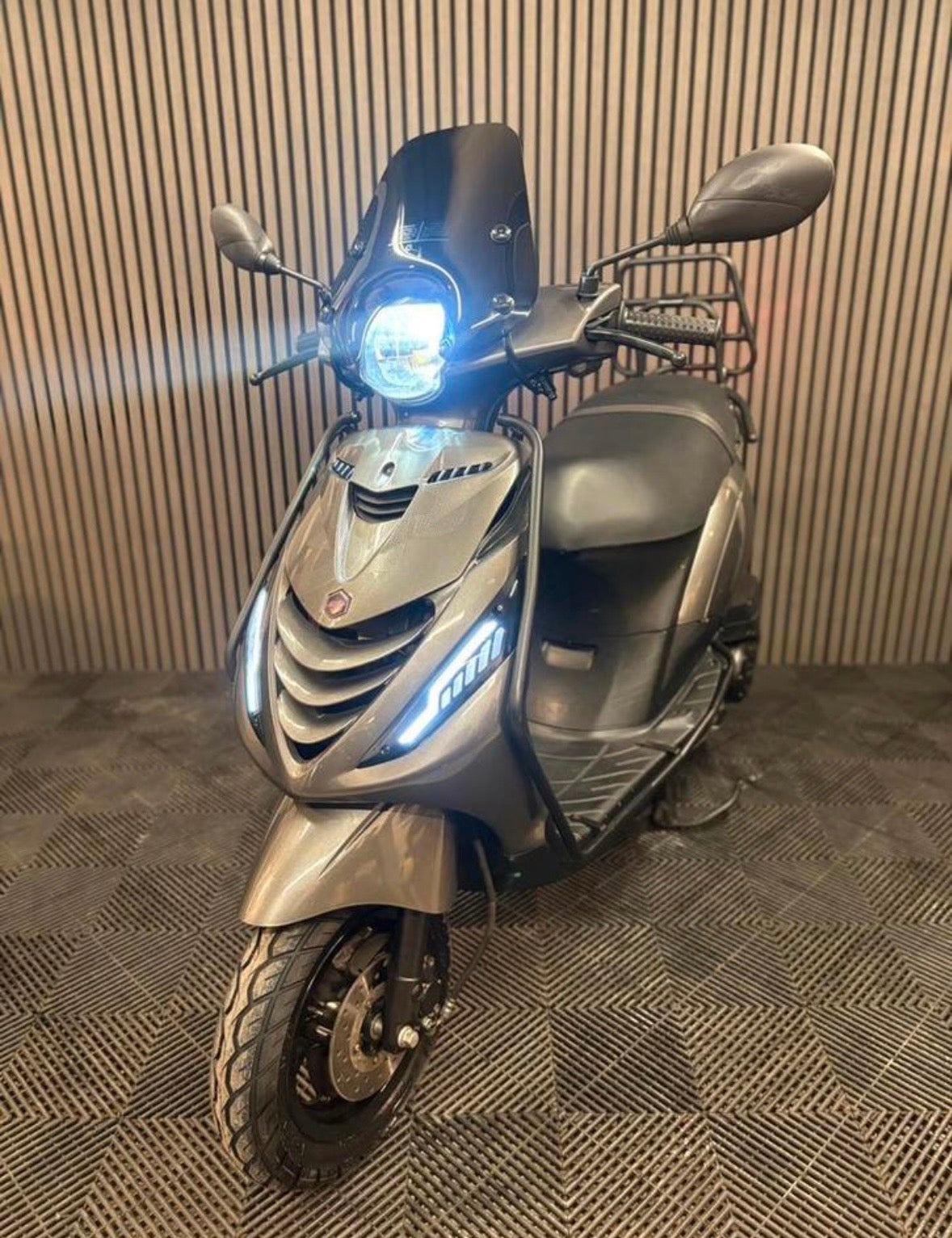 PIAGGIO ZIP 4T 3V BROM 2022 FULL OPTION PORSCHE AGAAT GRIJS