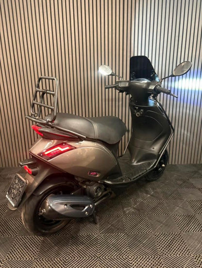 PIAGGIO ZIP 4T 3V BROM 2022 FULL OPTION PORSCHE AGAAT GRIJS
