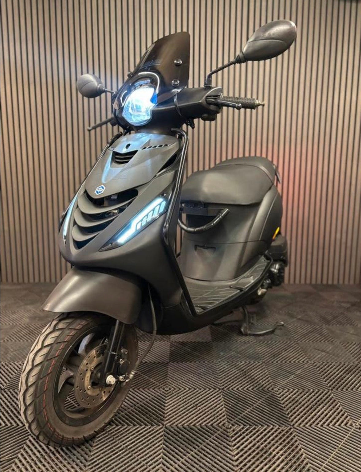 PIAGGIO ZIP BROM 2022 4T 3V FULL OPTION MAT ZWART