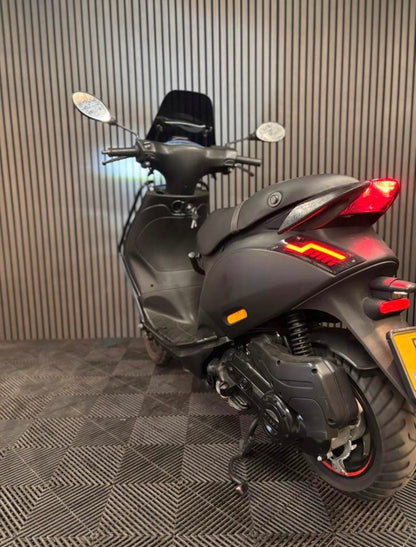 PIAGGIO ZIP BROM 2022 4T 3V FULL OPTION MAT ZWART