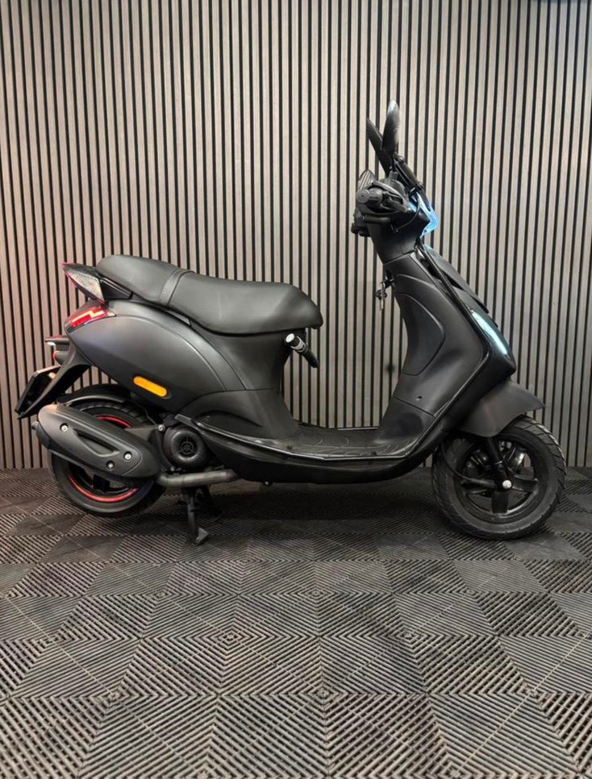 PIAGGIO ZIP BROM 2022 4T 3V FULL OPTION MAT ZWART