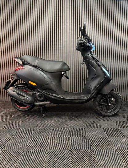 PIAGGIO ZIP BROM 2022 4T 3V FULL OPTION MAT ZWART