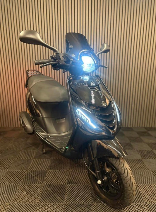 PIAGGIO ZIP 4T 3V BROM 2020 FULL OPTION GLANS ZWART