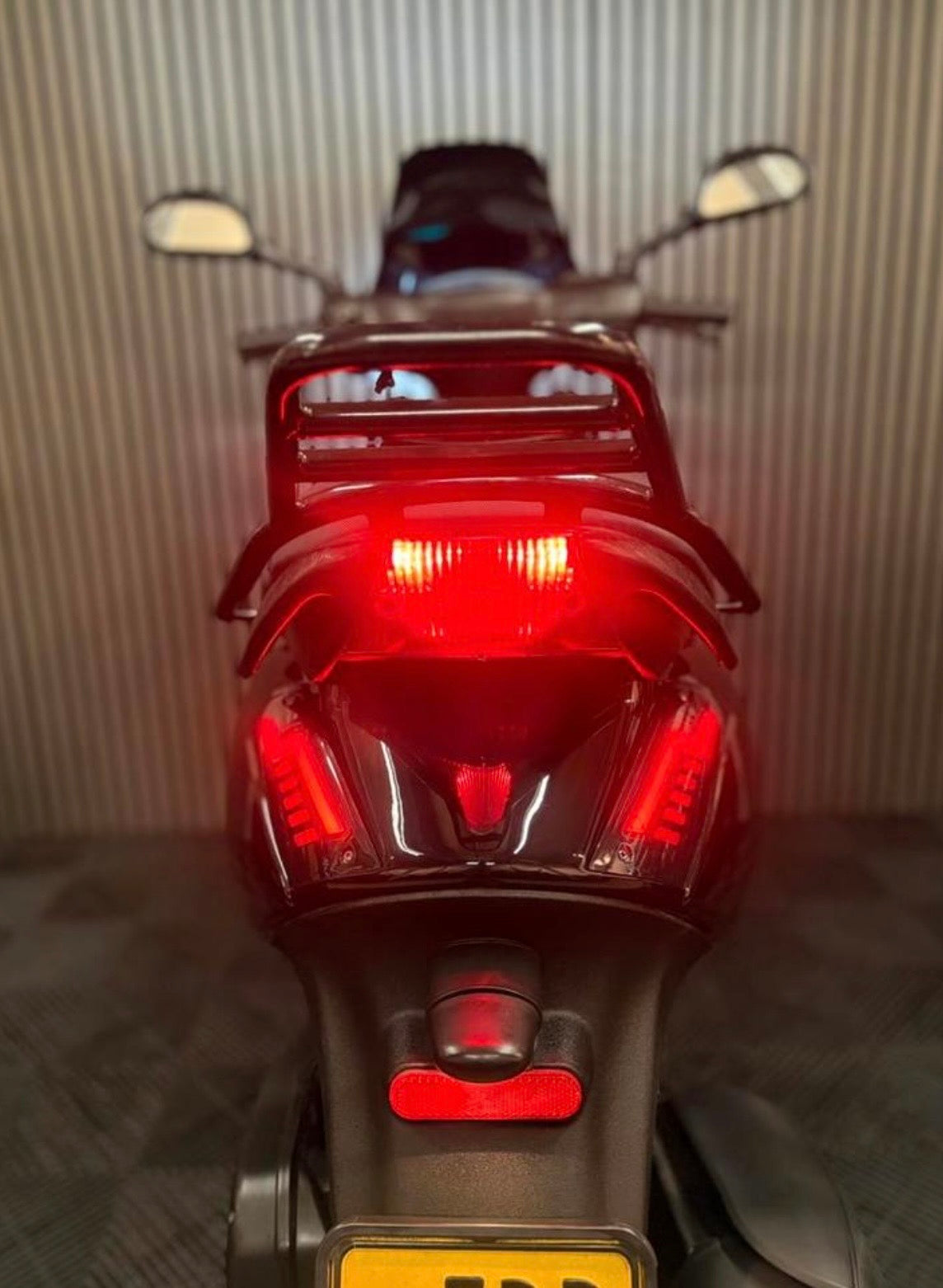 PIAGGIO ZIP 4T 3V BROM 2020 FULL OPTION GLANS ZWART