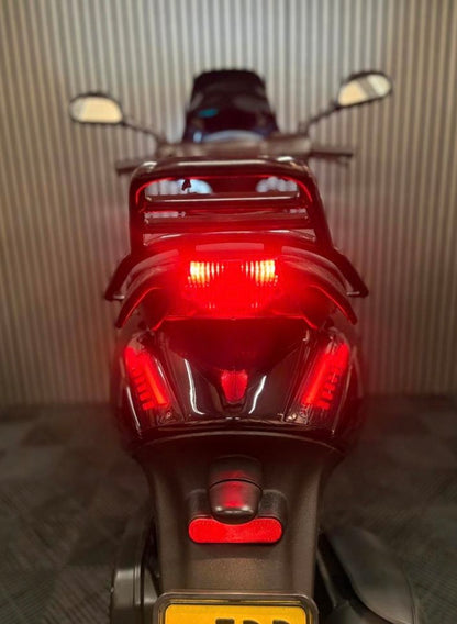 PIAGGIO ZIP 4T 3V BROM 2020 FULL OPTION GLANS ZWART