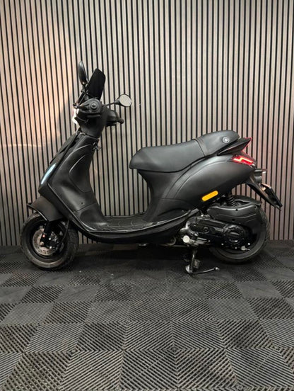 PIAGGIO ZIP BROM 2018 FULL OPTION MAT ZWART