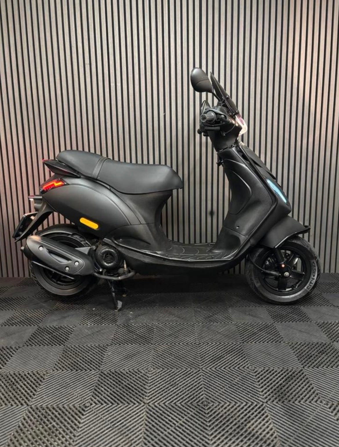 PIAGGIO ZIP BROM 2018 FULL OPTION MAT ZWART