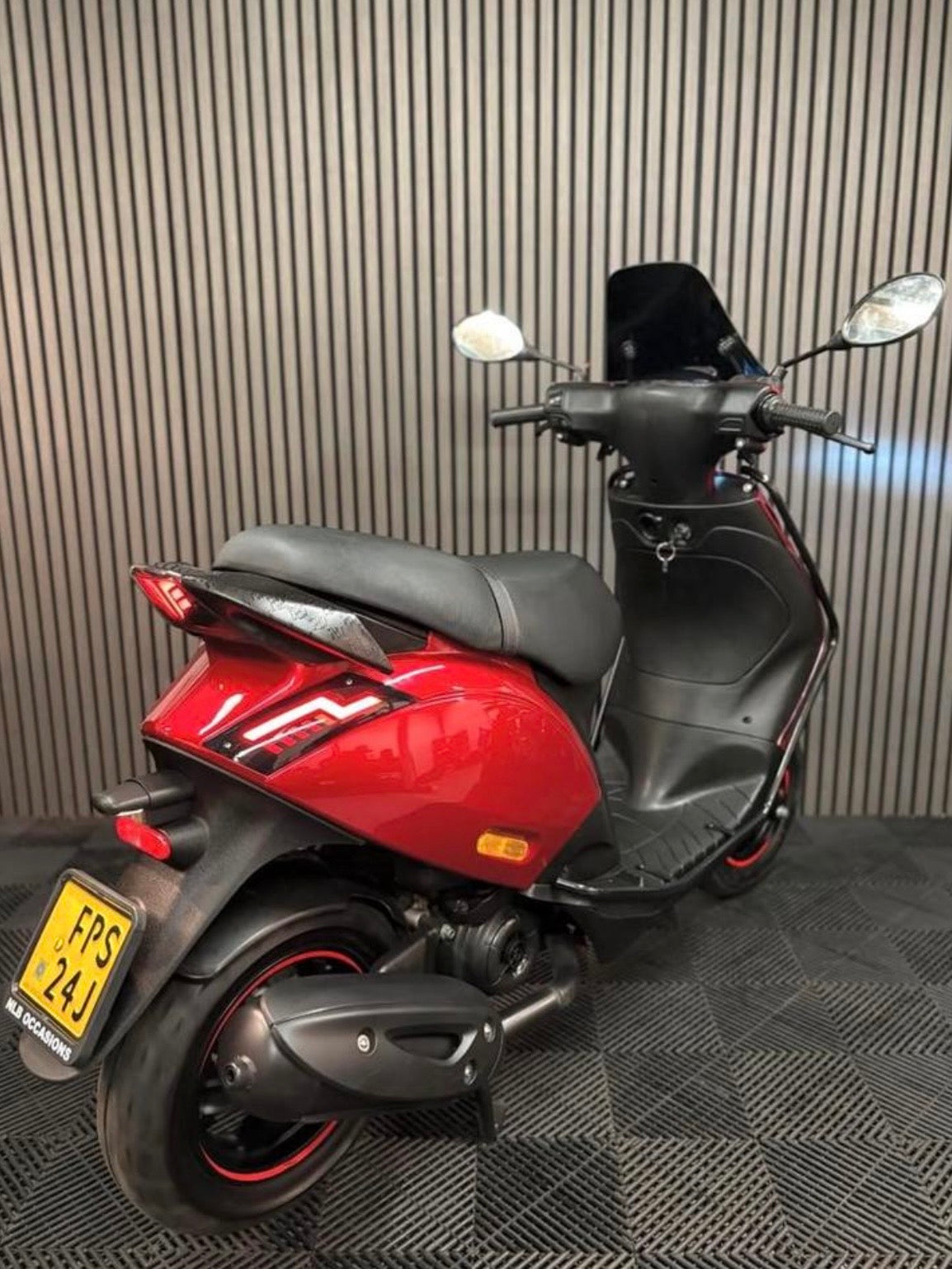 PIAGGIO ZIP BROM 2024 (1eig) FULL OPTION candy red