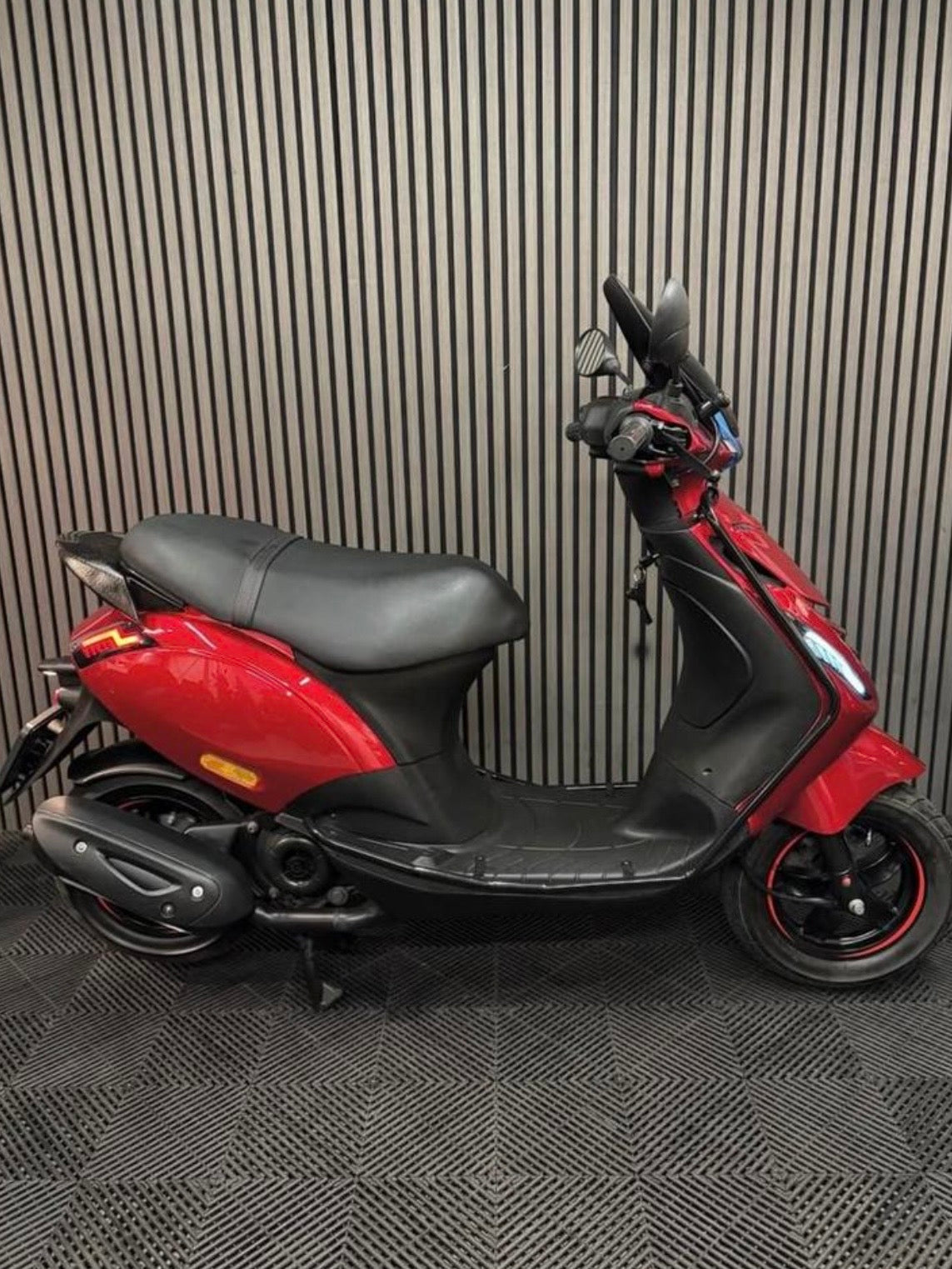 PIAGGIO ZIP BROM 2024 (1eig) FULL OPTION candy red