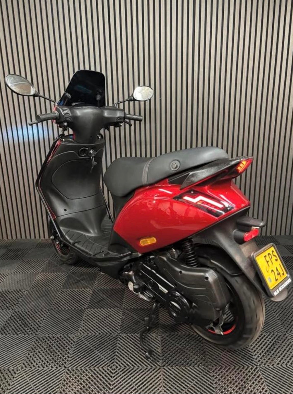 PIAGGIO ZIP BROM 2024 (1eig) FULL OPTION candy red