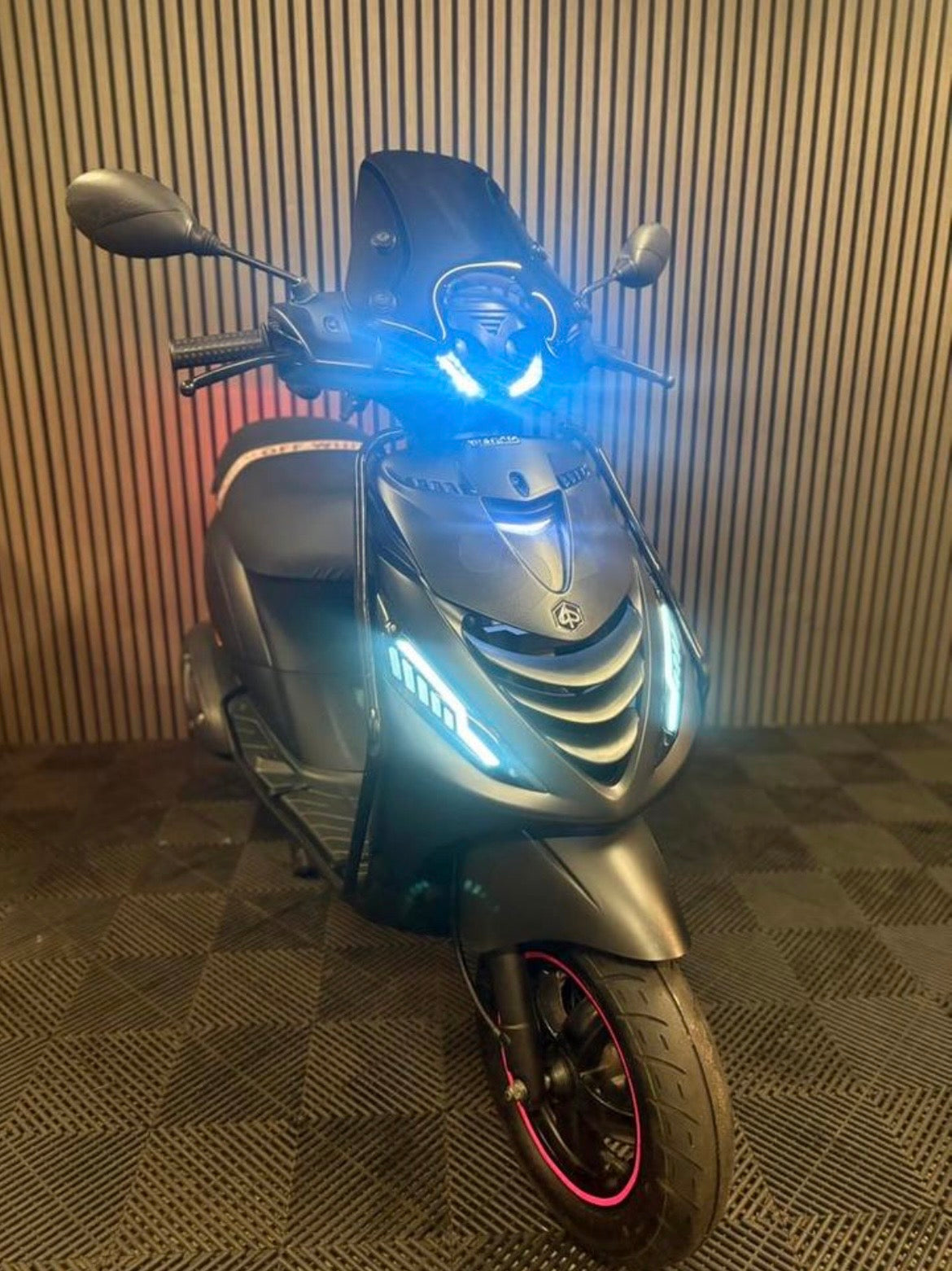 PIAGGIO ZIP 4T 3V BROM 2022 MAT ZWART 1 EIGENAAR FULL OPTION