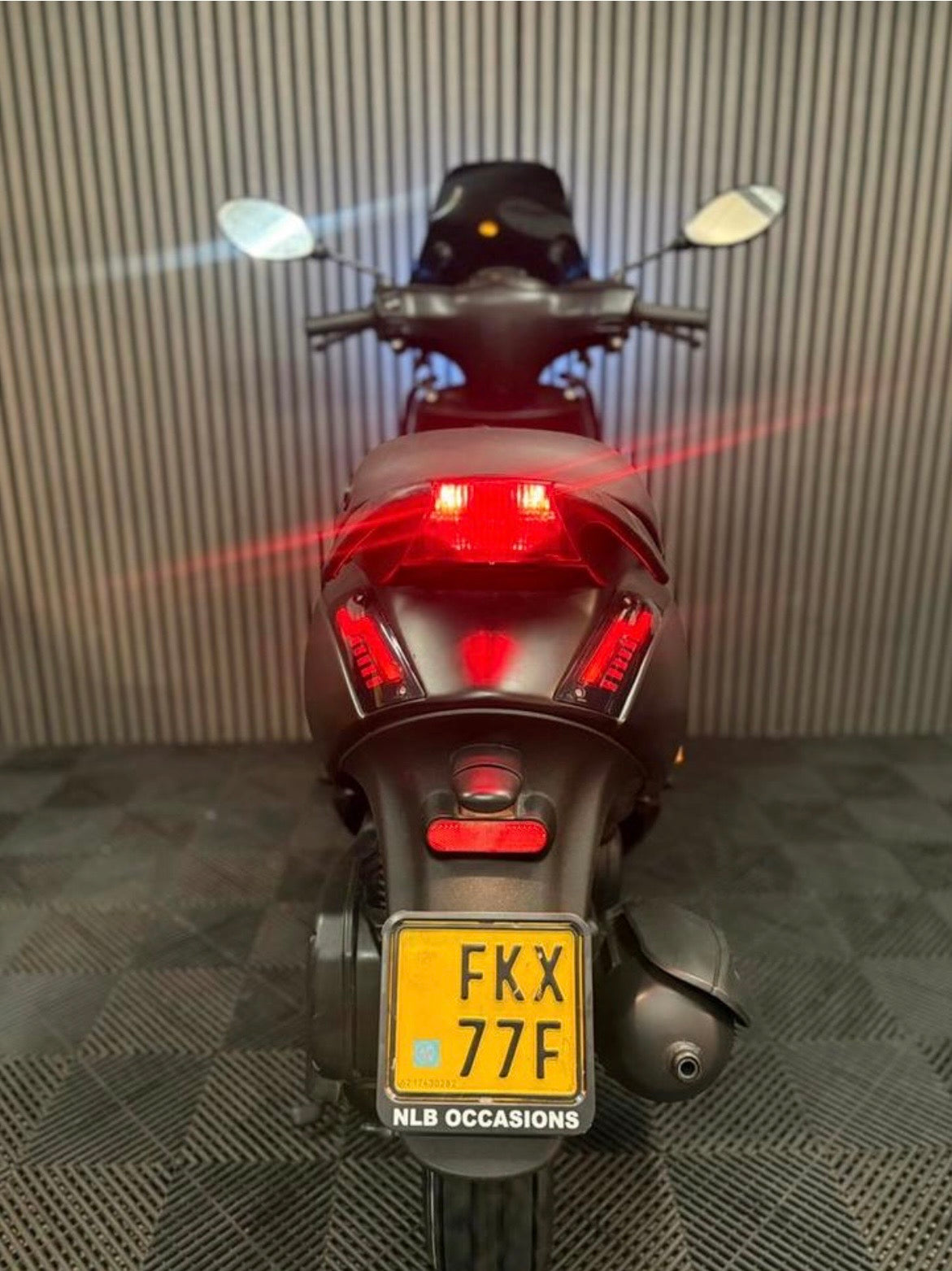 PIAGGIO ZIP 4T 3V BROM 2022 MAT ZWART 1 EIGENAAR FULL OPTION